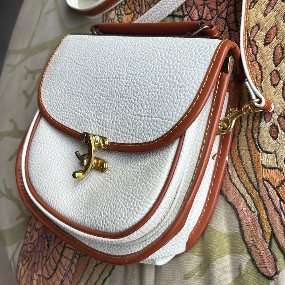 Vintage Made in Korea White and Brown Distressed Leather Crossbody Bag - Picture 2 of 7